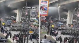 Tangkapan Layar Video Warga dan Polisi Bentrok di Jalan Pettarani Makassar