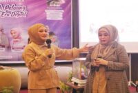 Anggun Batary (Influencer dan ahli personal branding sebelah kiri) dan Owner SS Glow Up, Sarah Sartika sebelah kanan