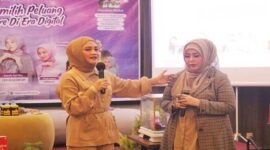 Anggun Batary (Influencer dan ahli personal branding sebelah kiri) dan Owner SS Glow Up, Sarah Sartika sebelah kanan