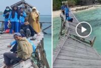 Foto Kolase : Nakes Sinjai Merayap Layaknya Spiderman di Jembatan Rusak Pulau Sembilan demi Layanan Kesehatan Warga.