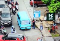 Foto Drone: Tampak jelas aksi preman saat memalak sopir pete-pete di tengah lalu lintas.
