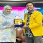 Ketua Komisi B DPRD Sulsel, Andi Azizah Irma Wahyudiati (Kiri) dan Presiden BEM UNM, Hasrul (Kanan).