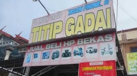 Papan nama CV Irsan Group - Irsan Phone 01 yang bergerak di bidang titip gadai dan jual beli HP bekas di Kabupaten Gowa.