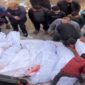 Sejumlah warga Palestina mengangkat jenazah korban serangan udara Israel di Gaza. (Ist)