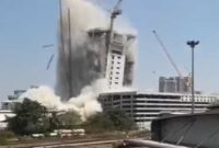 Sebuah gedung tinggi runtuh akibat gempa dahsyat yang mengguncang Myanmar dan terasa hingga Thailand (Foto Warga Myanmar di Medsos)