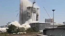 Sebuah gedung tinggi runtuh akibat gempa dahsyat yang mengguncang Myanmar dan terasa hingga Thailand (Foto Warga Myanmar di Medsos)