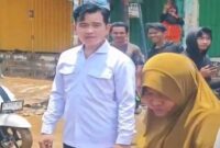 Gibran Rakabuming Raka ditolak emak-emak korban banjir di Bekasi. (Foto X.com)