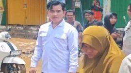 Gibran Rakabuming Raka ditolak emak-emak korban banjir di Bekasi. (Foto X.com)