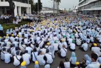 Pemilik PT Sritex duduk bersama ribuan karyawannya sebagai salam perpisahan terakhir (Foto Facebook Sritex)