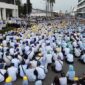 Pemilik PT Sritex duduk bersama ribuan karyawannya sebagai salam perpisahan terakhir (Foto Facebook Sritex)