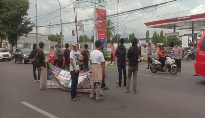 Aksi Demonstrasi Aliansi Mahasiswa (AMP) Tuntut Transparansi Distribusi BBM