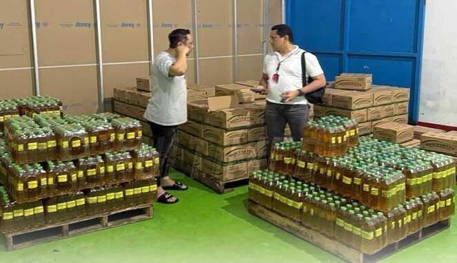14 produk Minyakita kemasan botol, ditemukan ketidaksesuaian antara volume yang tertera pada label dengan isi sebenarnya.
