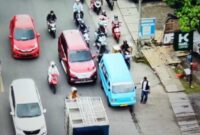Penampakan preman jalanan yang memalak sopir pete-pete di Jalan Perintis Makassar (Foto Drone : Flx)