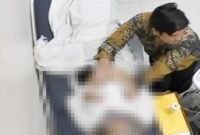 Tangkapan layar video viral dokter kandungan raba buah dada pasien