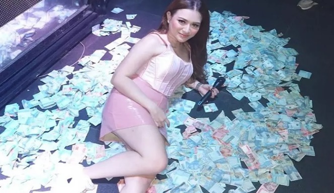 Nathalie Holscher (Instagram)