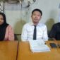 Kuasa Hukum Pedagang Salia, Wawan Nur Rewa saat melakukan konferensi pers di salah satu warkop di Makassar