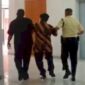 Rektor Atma Jaya Makassar, Wihalminus Sombo Layuk saat diseret dari ruang rapat (Ist)