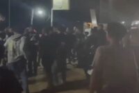 Tangkapan Layar Video : Warga berkerumunan di lokasi kejadian (Ist)