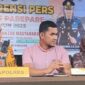 Kapolres Parepare AKBP Arman Muis (kiri) dan dr. Nirmalasari (kanan) saat memberikan keterangan dalam konferensi pers di Polres Parepare terkait meninggalnya tahanan narkoba berinisial MR. (Foto Humas Polres Parepare)