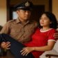 Foto ilustrasi - Menantu polisi membopong ibu mertua saat memasak lalu dibawa ke kamar