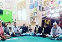Para anggota Bunda Pustaka SD Negeri Borong Makassar saat mengikuti rapat persiapan pemilihan pengurus baru (Ist)