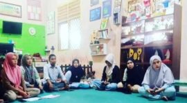 Para anggota Bunda Pustaka SD Negeri Borong Makassar saat mengikuti rapat persiapan pemilihan pengurus baru (Ist)