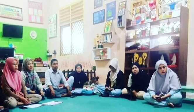 Para anggota Bunda Pustaka SD Negeri Borong Makassar saat mengikuti rapat persiapan pemilihan pengurus baru (Ist)