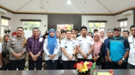 Camat Panakkukang bersama jajaran Forkopimcam, perwakilan OPD, pengelola CFD Boulevard, dan Forum Pedagang UMKM saat rapat penataan pedagang CFD, pada Rabu (7/5/2025).