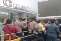 Aksi unjuk rasa mahasiswa di depan Hotel Claro Makassar berujung ricuh
