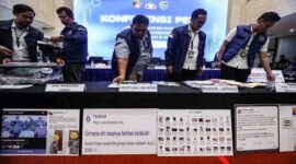 Sejumlah barang bukti kasus konten pornografi anak dipajang di Bareskrim Polri, Jakarta (Ist)