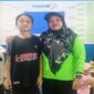 Juara I Bulutangkis Tunggal Putri O2SN, Fitriyah Latifah (Kiri) dari SD Negeri Borong Makassar