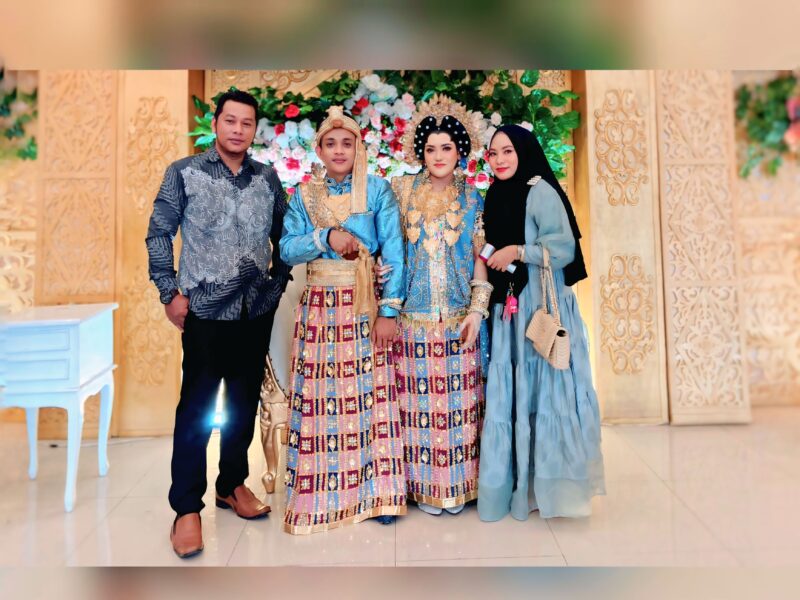 Ketum SEKAT-RI (kiri) Galang Jamil Pasombo dan Istri (tengah), Istri Ketum SEKAT-RI (kanan)