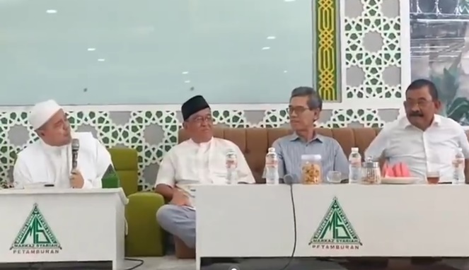 Tangkapan layar video Habib Rizieq dengan sejumlah tokoh yang membahas delapan pernyataan dari Forum Purnawirawan dan menyerukan Wapres Gibran lengser dan tangkap Jokowi.