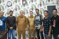 Direktur RSUD dr. Zubir Mahmud, dr. Edi Gunawan (tengah kiri), bersama jajaran dan sejumlah wartawan Aceh Timur