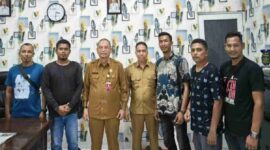 Direktur RSUD dr. Zubir Mahmud, dr. Edi Gunawan (tengah kiri), bersama jajaran dan sejumlah wartawan Aceh Timur