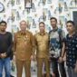 Direktur RSUD dr. Zubir Mahmud, dr. Edi Gunawan (tengah kiri), bersama jajaran dan sejumlah wartawan Aceh Timur