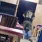 Tangkapan layar video suami seret istrinya di rumah makan di Bone