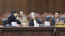 Para pemohon bersama kuasanya dalam sidang Pengucapan Putusan yang dipimpin Ketua MK Suhartoyo. (Foto Humas/Bay)