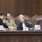 Para pemohon bersama kuasanya dalam sidang Pengucapan Putusan yang dipimpin Ketua MK Suhartoyo. (Foto Humas/Bay)