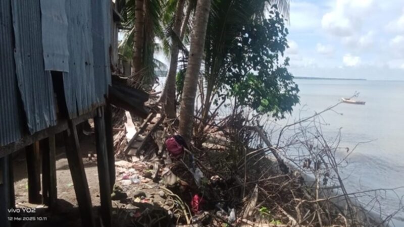 Kondisi rumah warga di pesisir Kampung Cappa Gusung, Kelurahan Sapolohe, Kecamatan Bontobahari, Kabupaten Bulukumba.