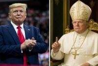 Foto kolase : Presiden AS Donald Trump bergaya Paus Fransiskus