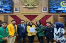 Penyerahan kajian Aliansi Mahasiswa Makassar ke DPR RI Komisi X