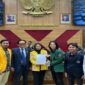 Penyerahan kajian Aliansi Mahasiswa Makassar ke DPR RI Komisi X