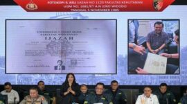 Bareskrim Polri menampilkan salinan ijazah Jokowi saat konferensi pers sebagai bukti keaslian dokumen yang telah diuji forensik (Ist)