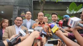 Jokowi saat menyampaikan keterangan usai melapor dan menjalani pemeriksaan awal di Polda Metro Jaya (Ist)
