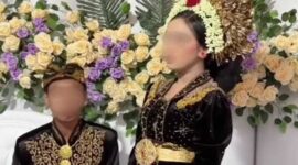 Tangkapan layar video viral pernikahan dini sepasang remaja di Lombok