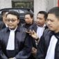 Wawan Nur Rewa, advokat ahli waris sah (tengah, berkacamata)