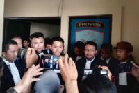 Advokat Wawan Nur Rewa (Kanan, berkacamata)