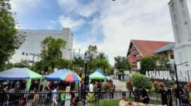 Suasana kegiatan Jumat Berkah di halaman Masjid Ashabul Jannah, DPK Provinsi Sulsel, Jumat 1 Muharram 1447 H