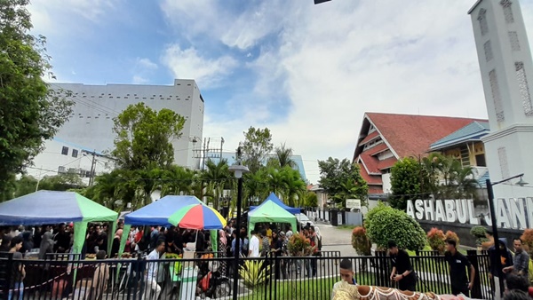 Suasana kegiatan Jumat Berkah di halaman Masjid Ashabul Jannah, DPK Provinsi Sulsel, Jumat 1 Muharram 1447 H